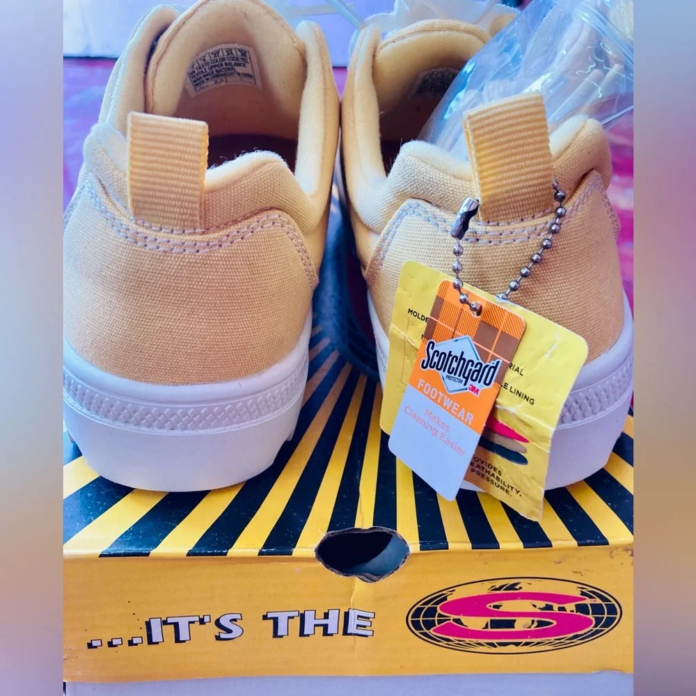 Skechers Roadies Low-Top Sneakers Yellow - Picture 12 of 15
